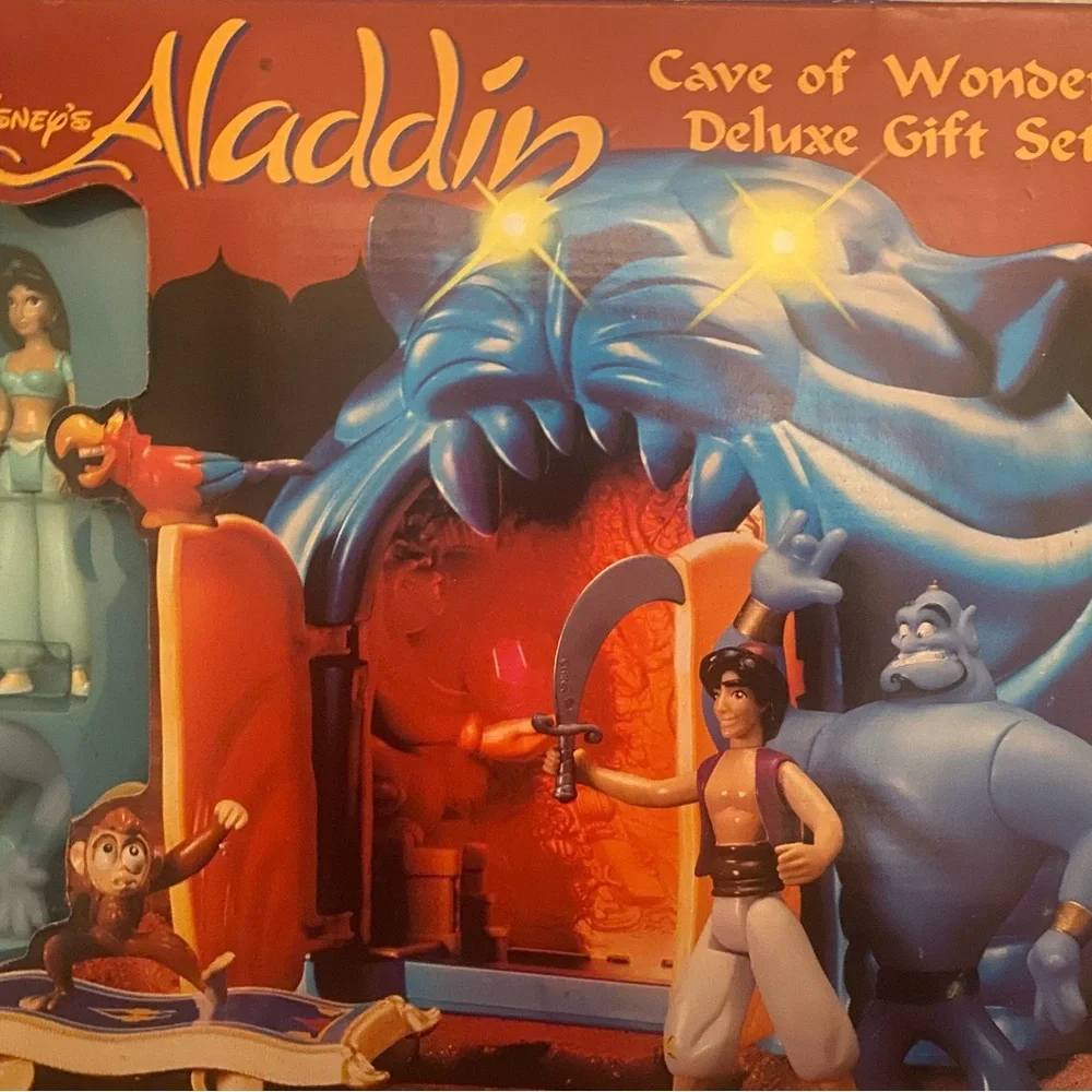 Disney's ALADDIN Cave of Wonders Deluxe Gift Set, 28 Pieces. - Picture 5 of 9